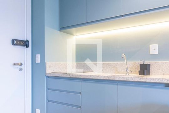 Cozinha de kitnet/studio para alugar com 1 quarto, 26m² em Vila Nova Conceição, São Paulo