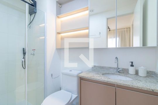 Banheiro de kitnet/studio para alugar com 1 quarto, 26m² em Vila Nova Conceição, São Paulo