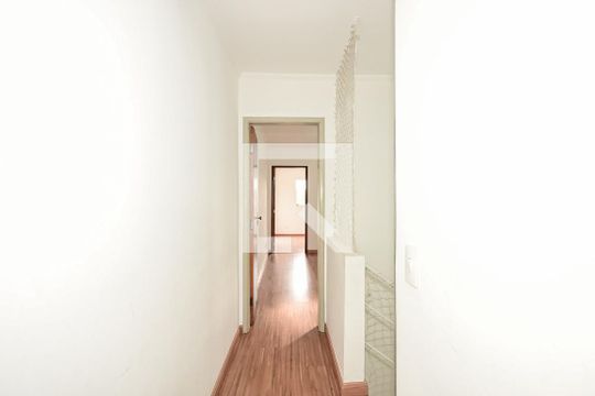 Corredor de casa à venda com 3 quartos, 130m² em Parque das Cigarreiras, Taboão da Serra