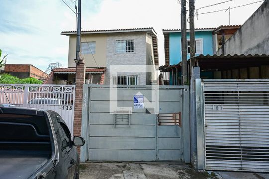 Fachada de casa à venda com 3 quartos, 130m² em Parque das Cigarreiras, Taboão da Serra