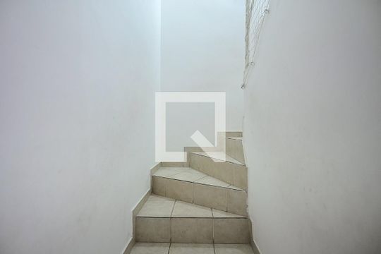 Escada de casa à venda com 3 quartos, 130m² em Parque das Cigarreiras, Taboão da Serra