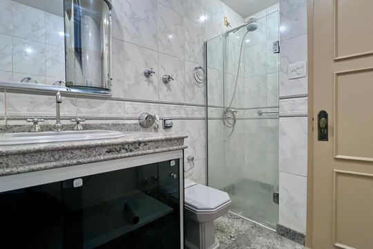 banho de apartamento para alugar com 4 quartos, 180m² em Funcionários, Belo Horizonte