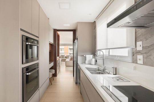 Cozinha de apartamento à venda com 2 quartos, 155m² em Vila Olímpia, São Paulo