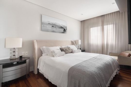 Suíte de apartamento à venda com 2 quartos, 155m² em Vila Olímpia, São Paulo