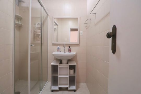 Banheiro Social de apartamento para alugar com 1 quarto, 49m² em Barra Funda, Guarujá