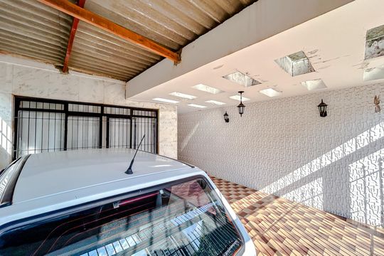 Garagem de casa à venda com 4 quartos, 240m² em Vila Nova Manchester, São Paulo
