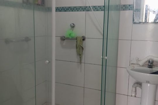 Banheiro de apartamento à venda com 2 quartos, 84m² em Olaria, Rio de Janeiro