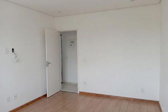 Sala de apartamento à venda com 2 quartos, 84m² em Olaria, Rio de Janeiro