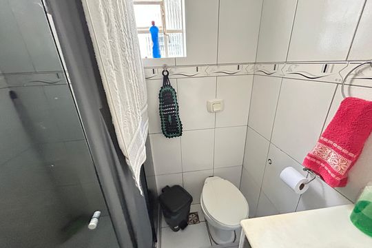 Banheiro de casa para alugar com 2 quartos, 42m² em Encantado, Rio de Janeiro