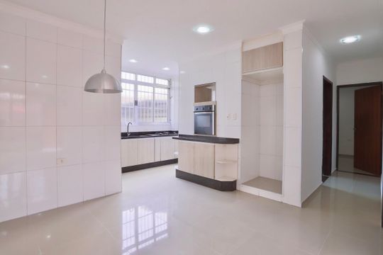 Cozinha de apartamento à venda com 2 quartos, 85m² em Vila Claudia, São Paulo