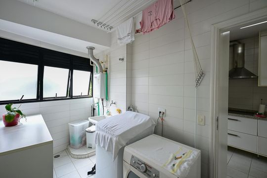 Área de Serviço  de apartamento à venda com 4 quartos, 195m² em Vila Andrade, São Paulo
