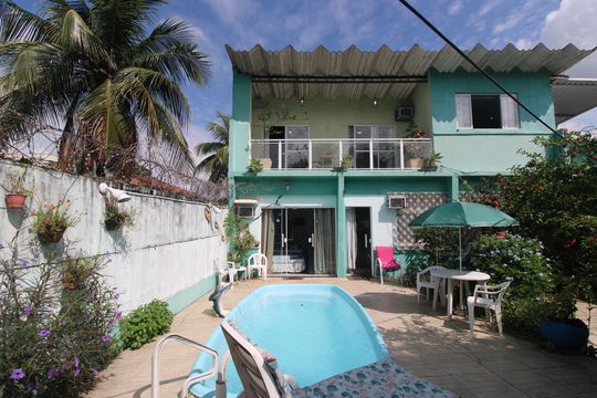 Frente da casa de casa à venda com 5 quartos, 160m² em Taquara, Rio de Janeiro
