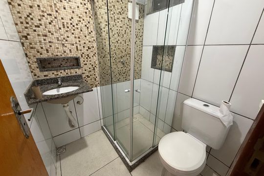 Banheiro  de kitnet/studio para alugar com 1 quarto, 40m² em Recreio, Rio de Janeiro