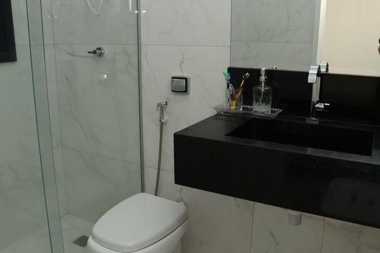 Banheiro da Suíte 4 de apartamento para alugar com 5 quartos, 350m² em Setor Oeste, Goiânia