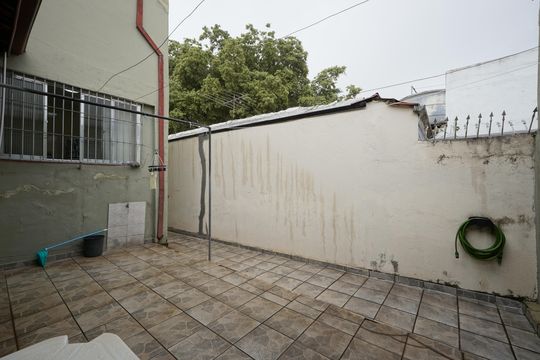 Quintal de casa à venda com 3 quartos, 115m² em Jardim Aurelia, São Paulo