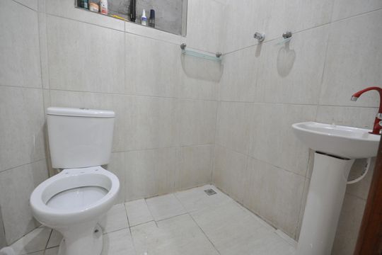 Banheiro de casa à venda com 2 quartos, 120m² em Parque Vitoria, São Paulo