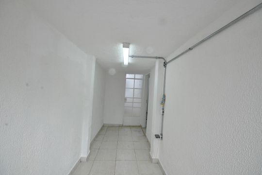 Hall de entrada de casa à venda com 2 quartos, 120m² em Parque Vitoria, São Paulo