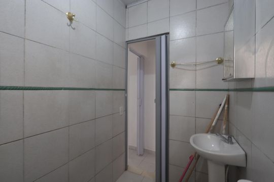 Banheiro de cima de casa à venda com 2 quartos, 85m² em Vila Antonieta, São Paulo