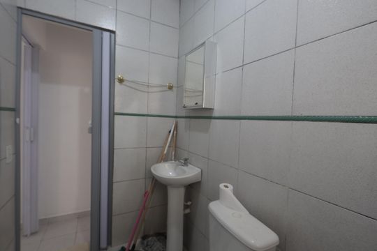 Banheiro de cima de casa à venda com 2 quartos, 85m² em Vila Antonieta, São Paulo