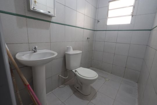 Banheiro de cima de casa à venda com 2 quartos, 85m² em Vila Antonieta, São Paulo