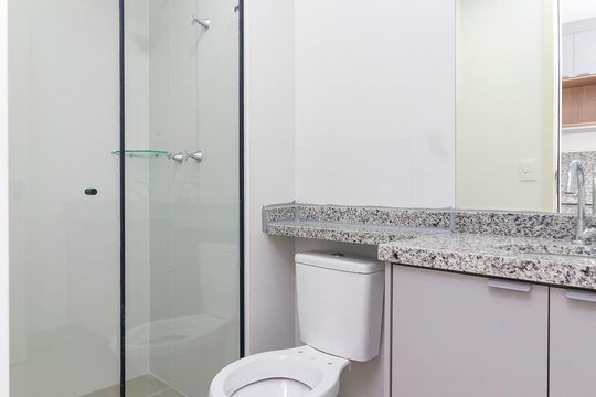 Banheiro de kitnet/studio para alugar com 1 quarto, 25m² em Vila Cordeiro, São Paulo