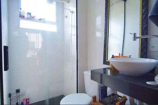 Banheiro de apartamento à venda com 2 quartos, 40m² em Canudos, Novo Hamburgo