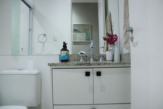 Banheiro de apartamento à venda com 2 quartos, 121m² em Vila Monumento, São Paulo