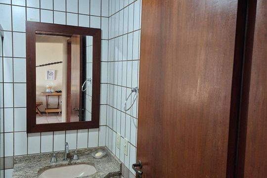 Banheiro de apartamento para alugar com 2 quartos, 70m² em Praia Brava, Florianópolis