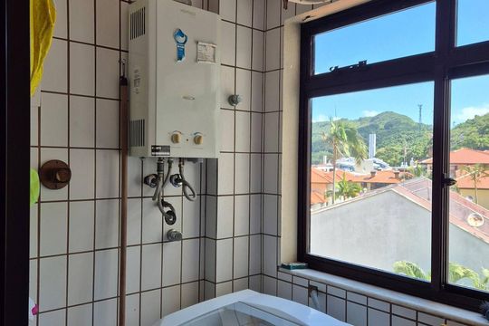 Área de serviço de apartamento para alugar com 2 quartos, 70m² em Praia Brava, Florianópolis
