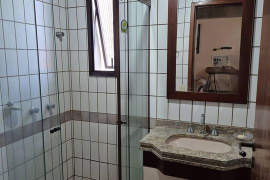 Banheiro de apartamento para alugar com 2 quartos, 70m² em Praia Brava, Florianópolis