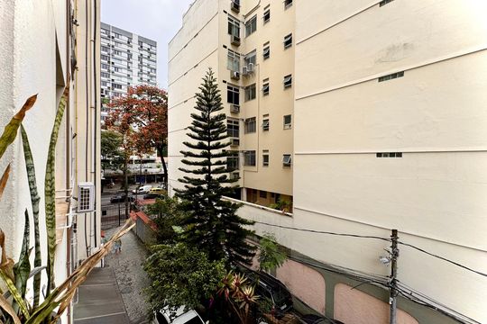 Vista da sala de apartamento à venda com 4 quartos, 140m² em Laranjeiras, Rio de Janeiro