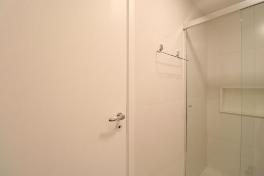 Banheiro de kitnet/studio à venda com 1 quarto, 28m² em Pompeia, São Paulo