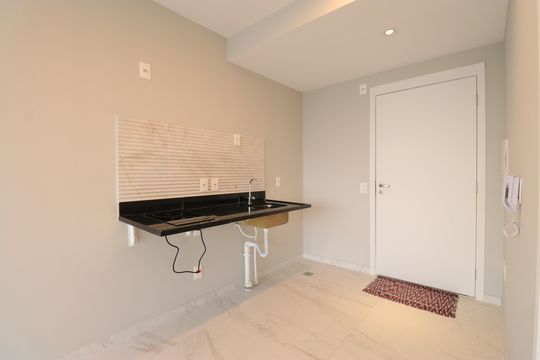 Cozinha de kitnet/studio à venda com 1 quarto, 28m² em Pompeia, São Paulo