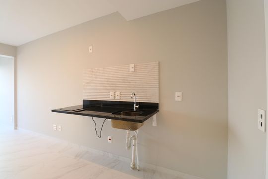 Cozinha de kitnet/studio à venda com 1 quarto, 28m² em Pompeia, São Paulo