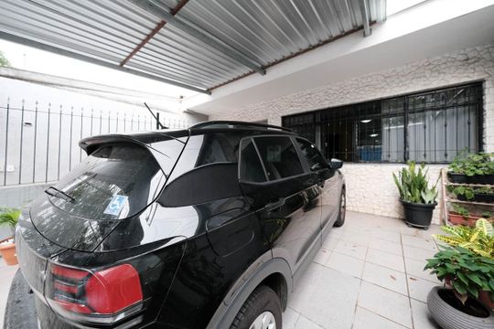 Garagem de casa à venda com 4 quartos, 109m² em Jardim Popular, São Paulo