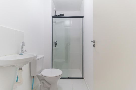 Banheiro social de apartamento para alugar com 2 quartos, 61m² em Jardim Santo Antonio, Poá