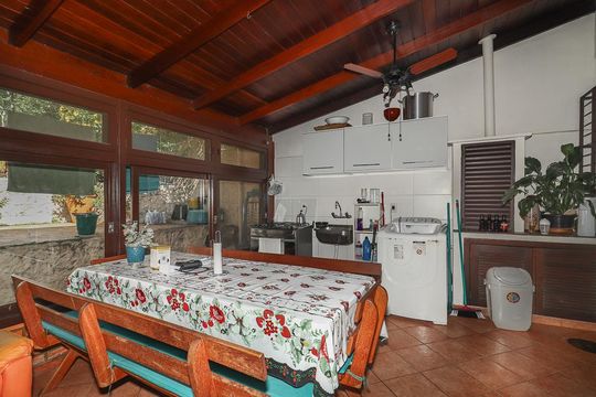 Espaço de lazer / fundos de casa à venda com 3 quartos, 200m² em Jardim Sabará, Porto Alegre