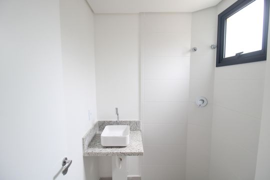 Banheiro de kitnet/studio para alugar com 1 quarto, 25m² em Vila Dom Pedro Ii, São Paulo