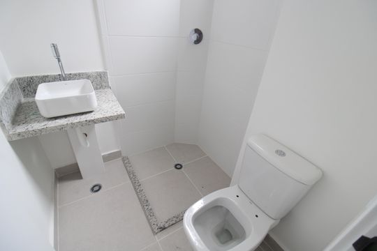 Banheiro de kitnet/studio para alugar com 1 quarto, 25m² em Vila Dom Pedro Ii, São Paulo