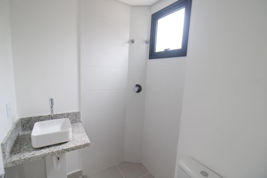 Banheiro de kitnet/studio para alugar com 1 quarto, 25m² em Vila Dom Pedro Ii, São Paulo