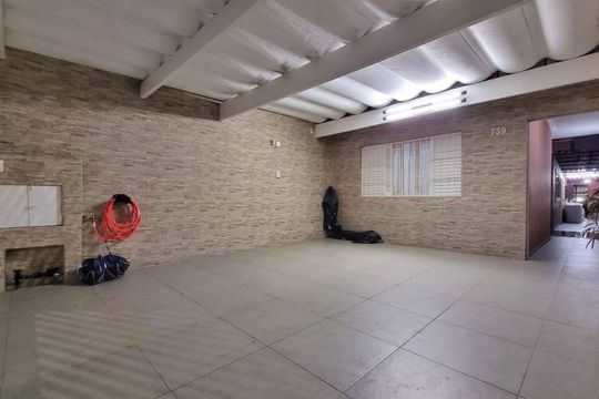 Garagem de casa à venda com 2 quartos, 200m² em Vila Pires, Santo André