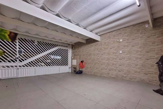 Garagem de casa à venda com 2 quartos, 200m² em Vila Pires, Santo André