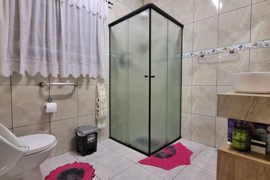 Banheiro de casa à venda com 2 quartos, 200m² em Vila Pires, Santo André
