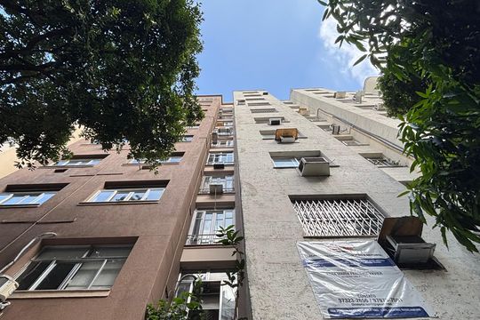 Fachada de apartamento para alugar com 1 quarto, 51m² em Copacabana, Rio de Janeiro
