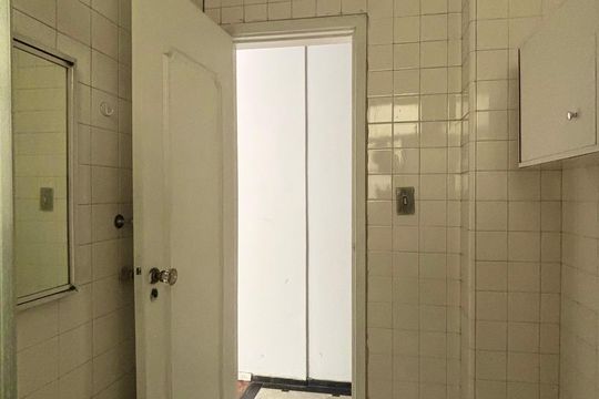Banheiro social de apartamento para alugar com 1 quarto, 51m² em Copacabana, Rio de Janeiro