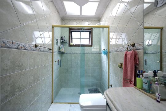 Banheiro de casa à venda com 3 quartos, 270m² em Parque Sao Vicente, Santo André