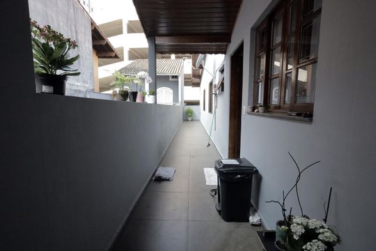 Corredor de casa à venda com 3 quartos, 270m² em Parque Sao Vicente, Santo André