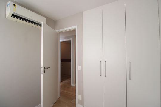 Quarto 1 de apartamento à venda com 3 quartos, 101m² em Barra da Tijuca, Rio de Janeiro