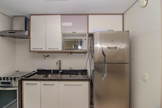 Cozinha e Área de Serviço de apartamento para alugar com 2 quartos, 73m² em Petrópolis, Porto Alegre