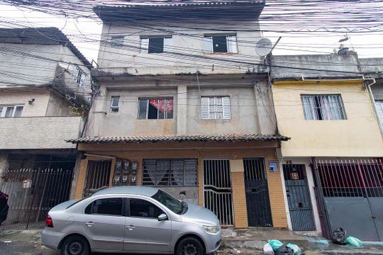 Fachada de casa à venda com 6 quartos, 270m² em Vila Nova Galvão, São Paulo